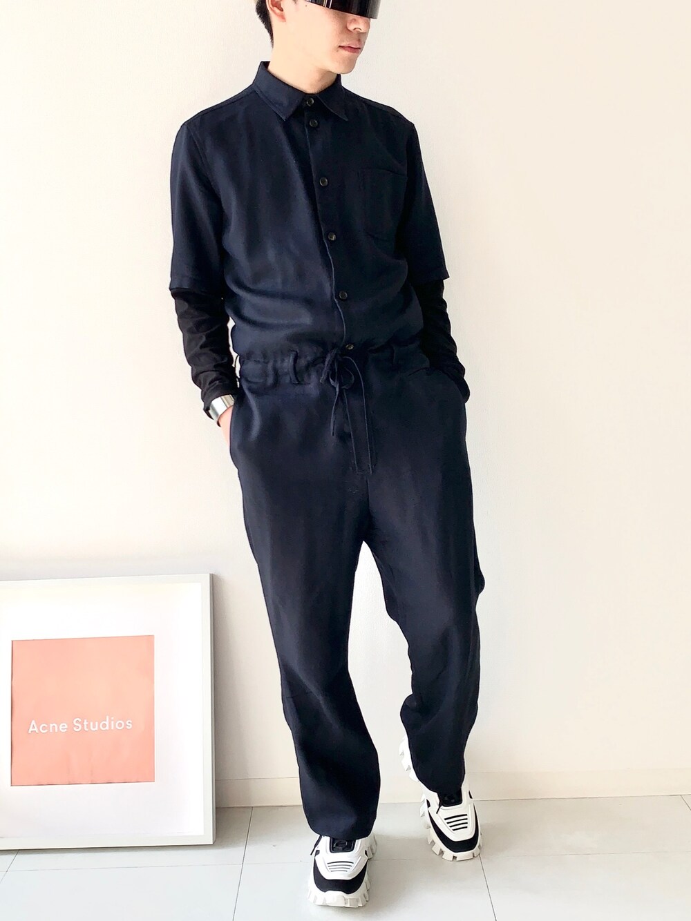 「PRADA、Calvin Klein、オールインワン、ネイビー、スニーカー、プラダ、大阪、outfit、モード」｜「PRADAのアイテム（つなぎ/オールインワン、ブルー系）」を使った、Mr.Okadaさん（メンズ・168cm）の冬コーディネートの1枚目の写真