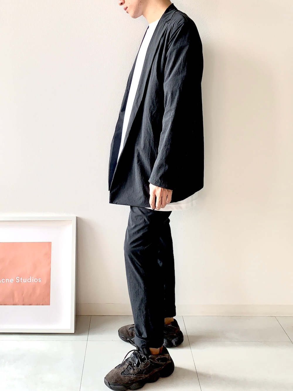「UNIQLO U、UNIQLO、TEATORA、スーツスタイル、ブラック、yeezy、adidas、シンプル、大阪」｜「TEATORAのアイテム（スーツジャケット、ブラック系）」を使った、Mr.Okadaさん（メンズ・168cm）の冬コーディネートの1枚目の写真