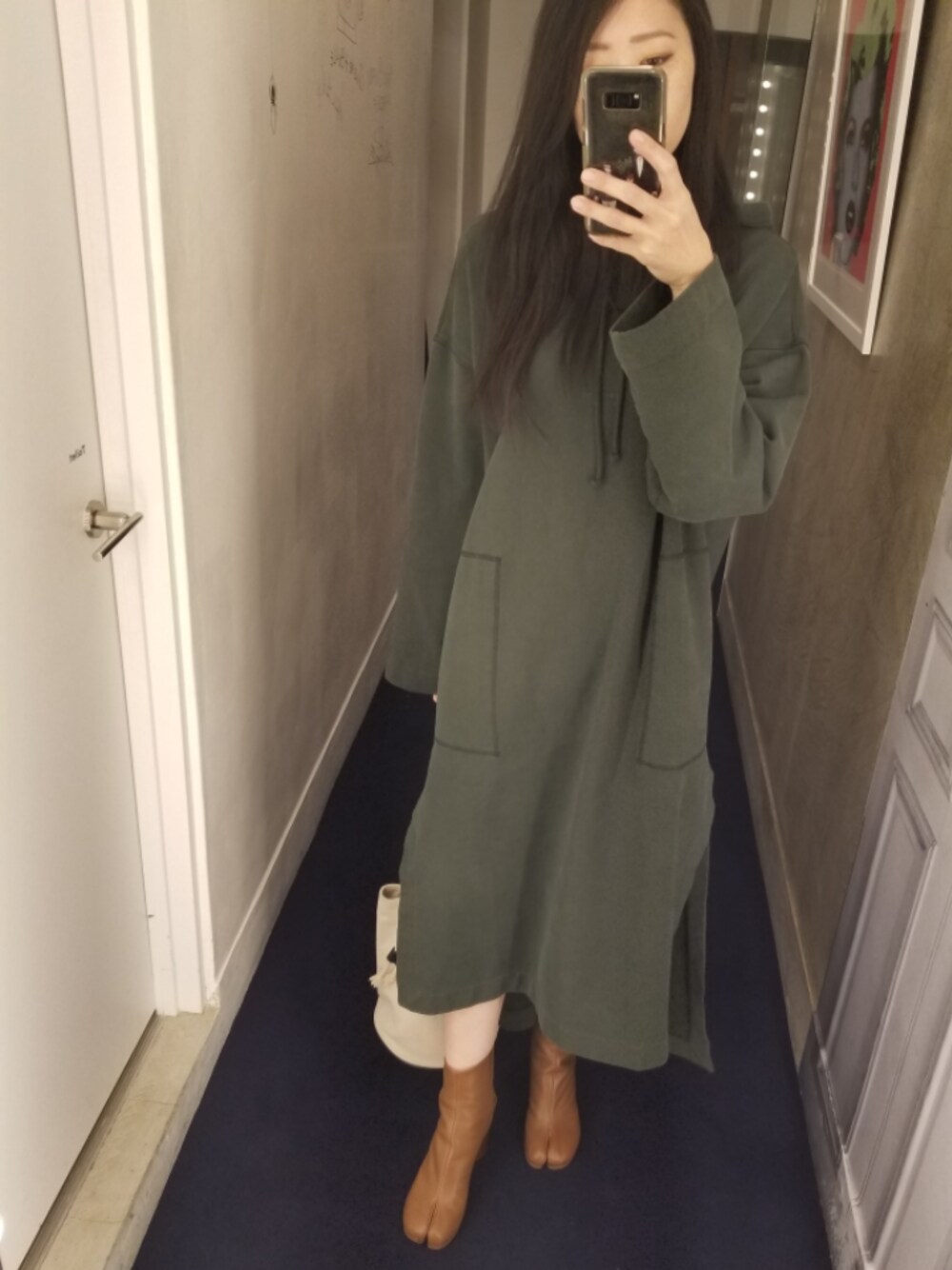 「足袋ブーツ、大人カジュアル、スウェットワンピ、AcneStudios、Maison Margiela、スリットワンピース」｜「Acne Studiosのアイテム（ワンピース、グリーン系）」を使った、shi-44さん（レディース・165cm）の冬コーディネートの1枚目の写真