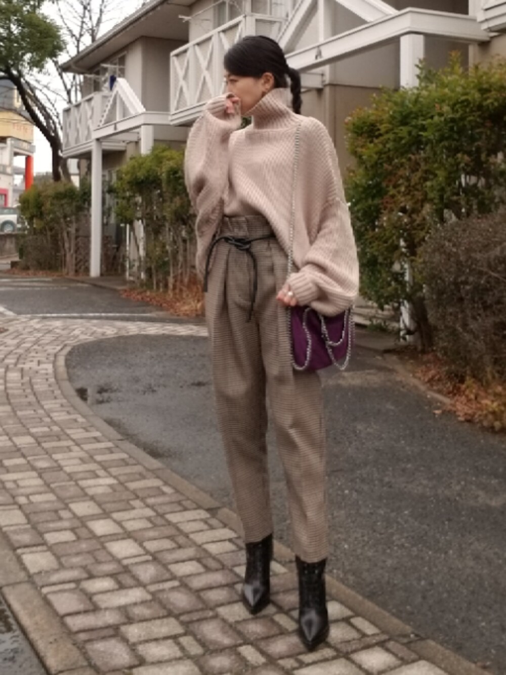 「オトナカジュアル、ショートブーツ、レースアップブーツ、ハイネックニット、ワイドスリーブ、3.1 phillip lim、チドリ格子、ハイウエストパンツ、タックパンツ」｜「lauleajewelryのアイテム（ピアス（両耳用）、その他）」を使った、shi-44さん（レディース・165cm）の冬コーディネートの1枚目の写真