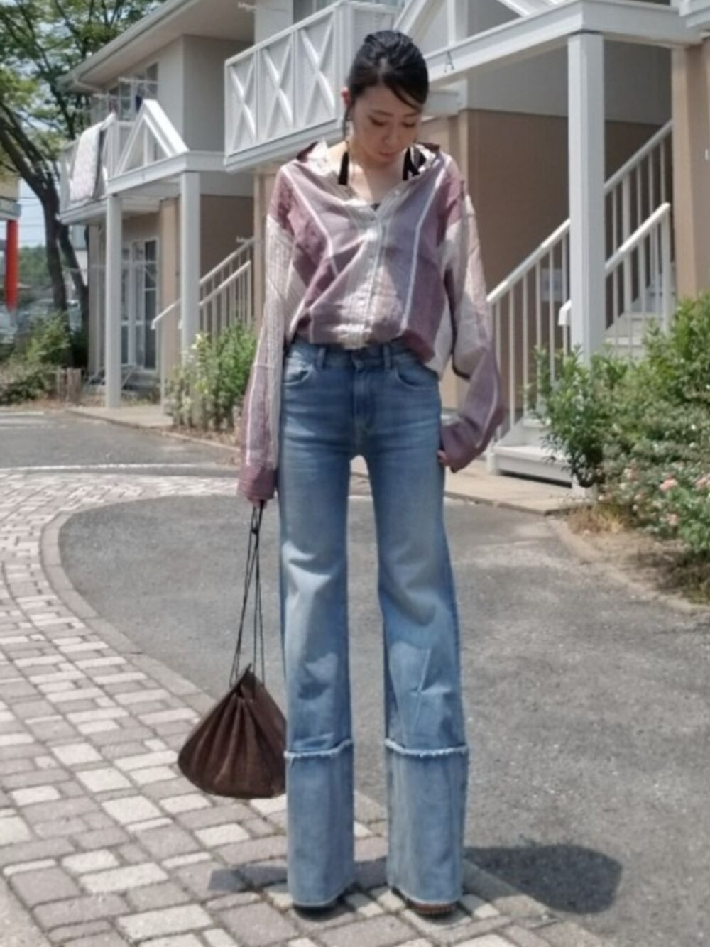 「ワイドデニム、シャツスタイル、襟抜き、夏×秋、着たい服を着る、OFF-WHITE」｜「Handmadeのアイテム（ピアス（両耳用）、その他）」を使った、shi-44さん（レディース・165cm）の夏コーディネートの1枚目の写真
