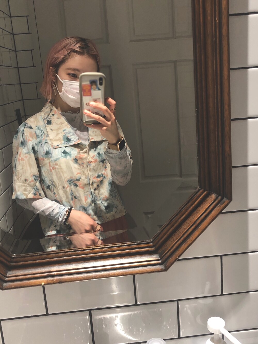 「春夏コーデ、古着、古着MIX、古着好きな人と繋がりたい、柄シャツ、シースルー、今日のコーデ、パステルカラー、カラーパンツ、ピンク」｜「JEANASISのアイテム（トップス、ブルー系）」を使った、アユミさん（レディース・154cm）の夏コーディネートの1枚目の写真