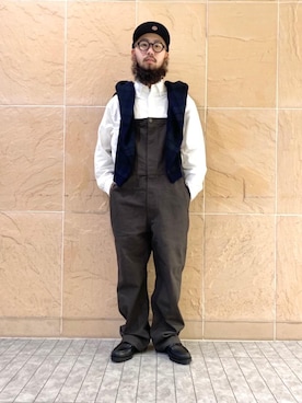 「UNIVERSAL OVERALL（ユニバーサルオーバーオール）のアイテム（オールインワン・サロペット）」を使った、加藤　絹二さん（メンズ・168cm）の秋コーディネート