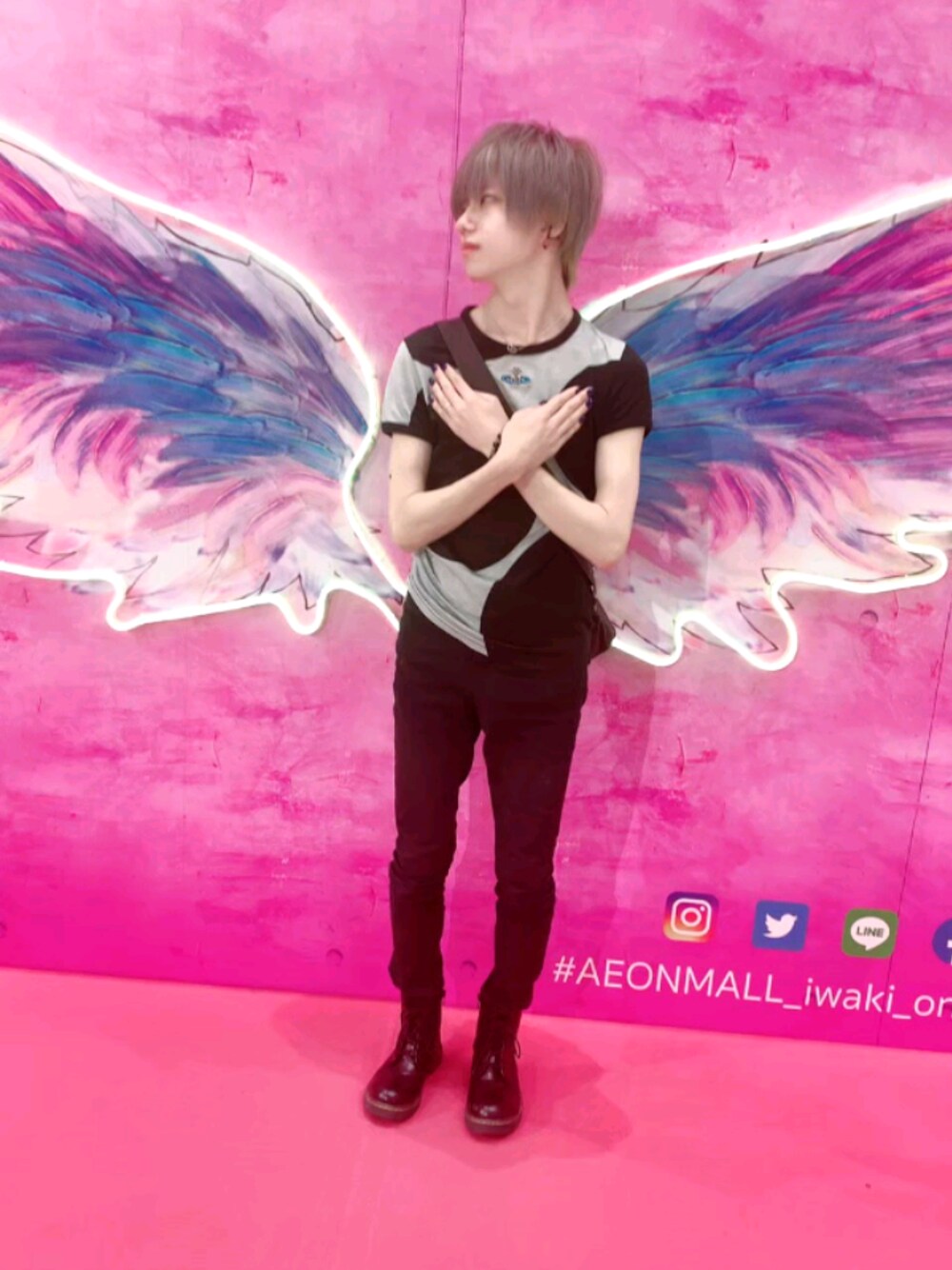 「夏、Vivienne Westwood」｜「Vivienne Westwoodのアイテム（Tシャツ/カットソー、グレー系）」を使った、pyonnnu08さん（メンズ・152cm）の冬コーディネートの1枚目の写真