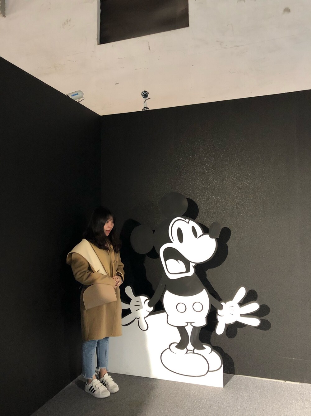 「UNIQLOのアイテム（モッズコート、ブラウン系）」を使った、芭樂さん（レディース・146cm）の春コーディネートの1枚目の写真