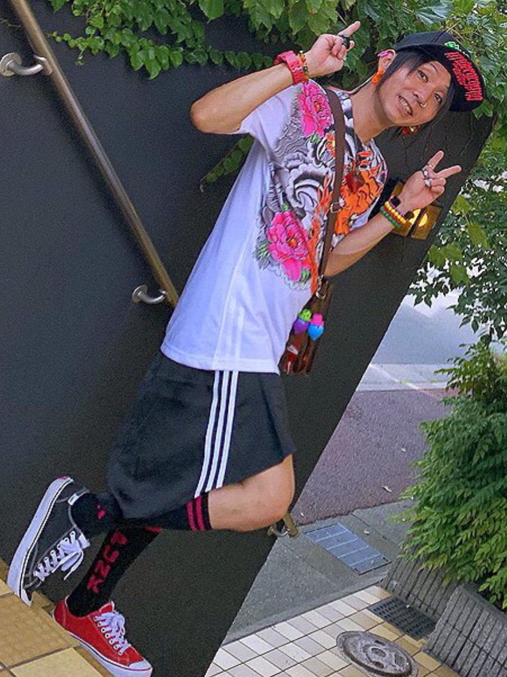 「adidasのアイテム（スカート、ブラック系）」を使った、ヒデロックさん（メンズ・165cm）の秋コーディネートの1枚目の写真