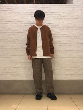 「Gramicci（グラミチ）のGRAMICCI/グラミチ　WOOL BLEND TUCK TAPERD PANTS/ウールブレンドタックテーパードパンツ　GMP-19F010（その他パンツ、イエロー系）」を使った、さのさん（メンズ・175cm）の秋コーディネート