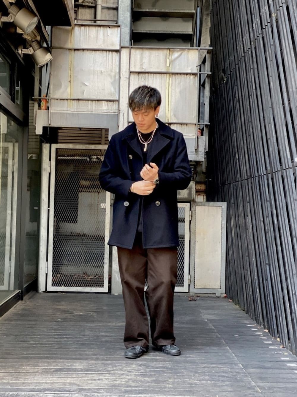 「Pコート、スニーカー、SCHOTT、ファッションの力を信じよう、schott garage、原宿、ゴローズ、ワークパンツ、ラフ、アメカジ」｜「schottのSchott/ショット/753UST MELTON PEA COAT TALL/ピーコート トール（ピーコート、ブルー系）」を使った、MELO×YHさん（メンズ・181cm）の冬コーディネートの1枚目の写真