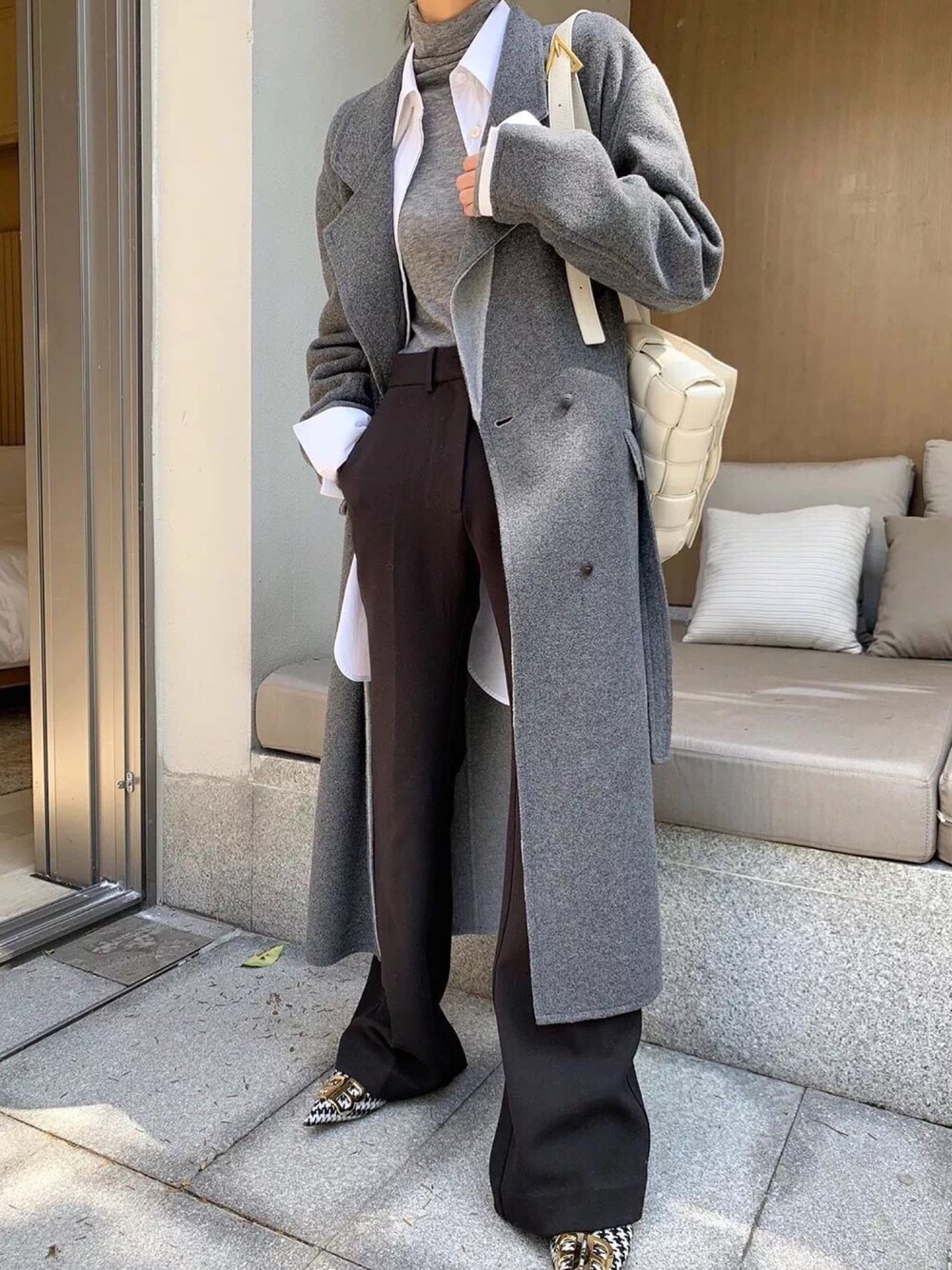 「ZARAのアイテム（ピーコート、シルバー系）」を使った、あめさん（レディース・161cm）の秋コーディネートの1枚目の写真