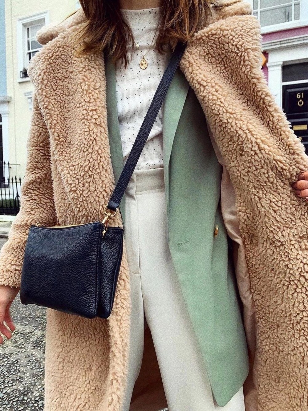「ZARA WOMANのアイテム（その他アウター、ブラウン系）」を使った、あめさん（レディース・161cm）の冬コーディネートの1枚目の写真
