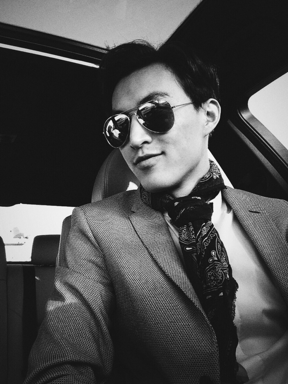 「winterchic、outfit、Suit」｜「Ray-BanのRay-Ban Metal Flash Lense Aviator（サングラス、ゴールド系）」を使った、Pikachu3344さん（メンズ・180cm）の冬コーディネートの1枚目の写真