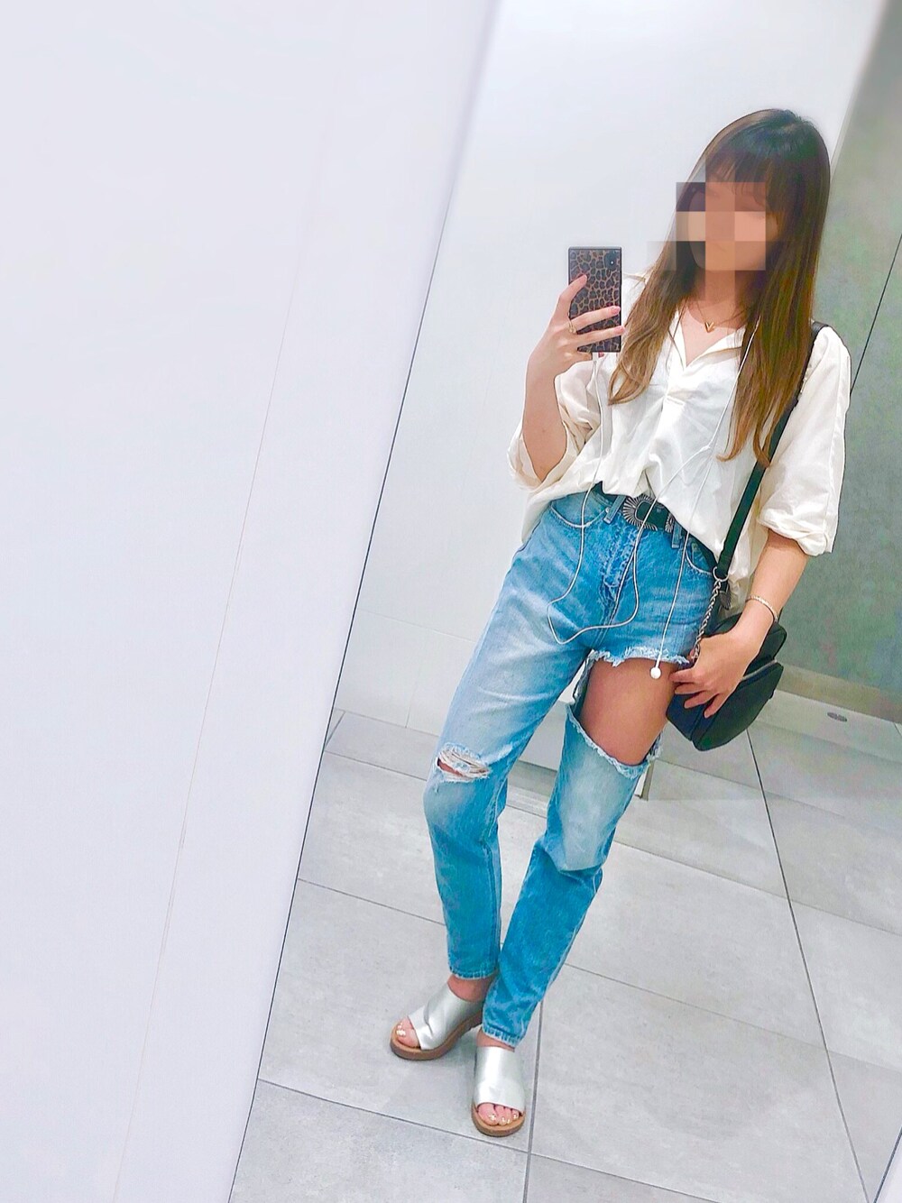 「デニムパンツ、GYDA、murua、LOWRYSFARM」｜「LOWRYS FARMのアイテム（シャツ/ブラウス、ベージュ系）」を使った、ᴋ ❁さん（レディース・156cm）の夏コーディネートの1枚目の写真