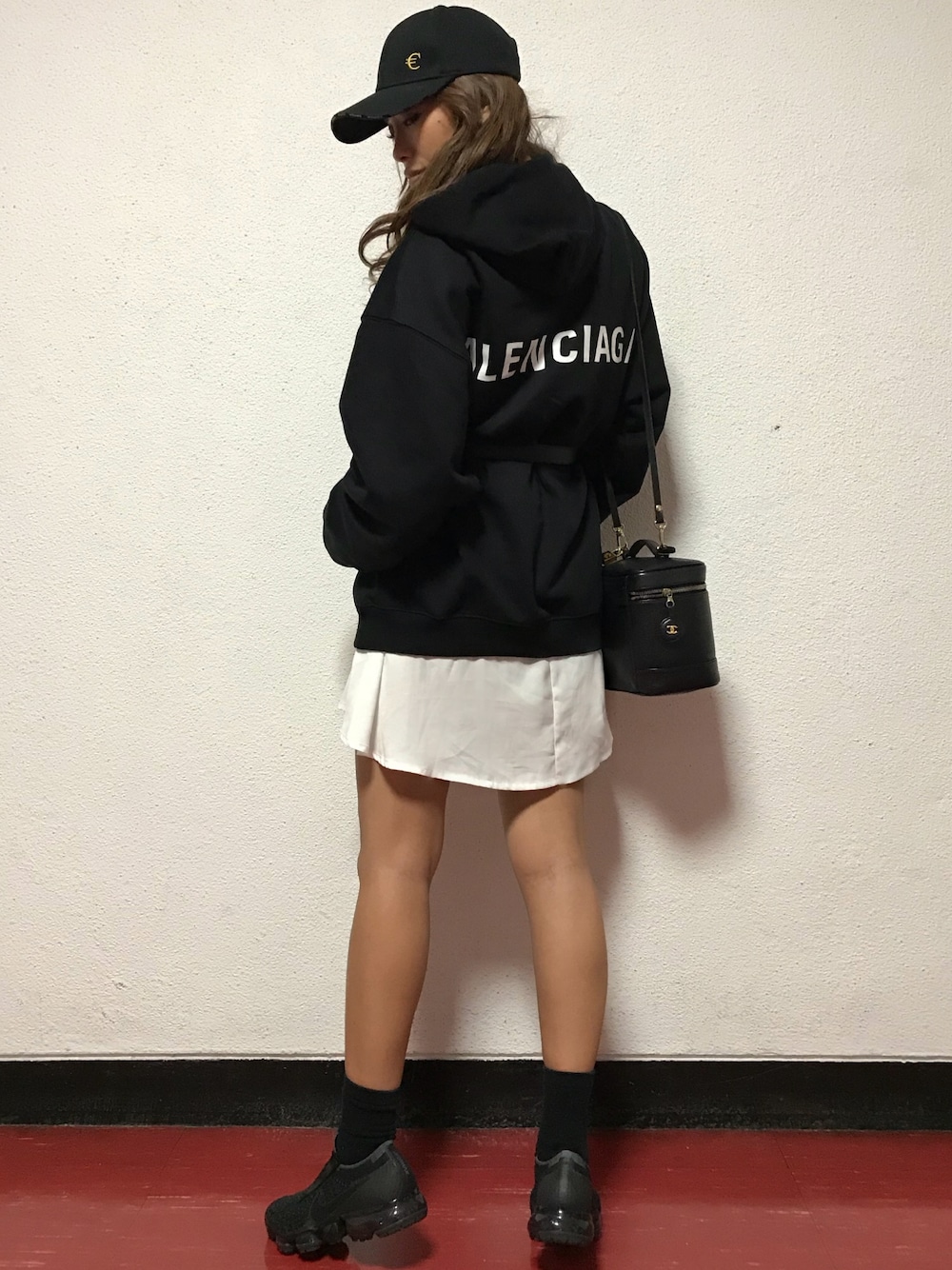 「秋コーデ、スポーツMIX'18秋、秋服、RESEXXY、休日スタイル、ootd、スニーカー、ブラックコーデ、スポーツミックス、fashion」｜「BALENCIAGAのアイテム（パーカー、ブラック系）」を使った、みすさち【見須幸代】さん（レディース・160cm）の秋コーディネートの1枚目の写真