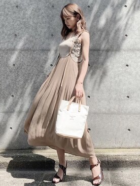 Fレザ―サスペンダープリーツスカートを使った人気ファッション 