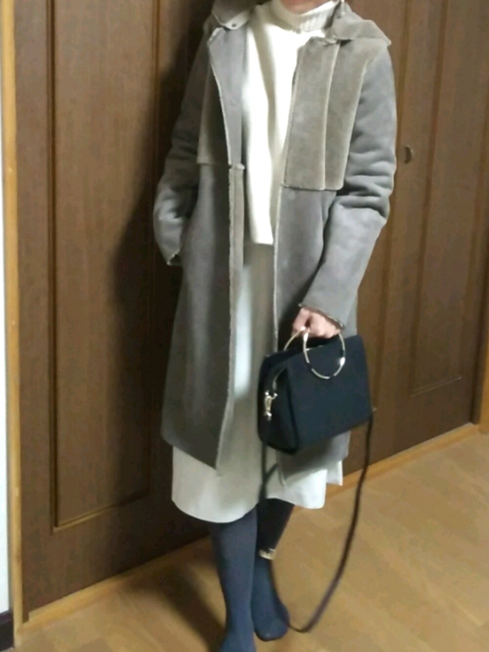 「ムートンコート、オトナ女子、ベージュコーデ、モカコーデ」｜「DHOLICのアイテム（ニット/セーター、ベージュ系）」を使った、ITACCHIさん（レディース・166cm）の冬コーディネートの1枚目の写真