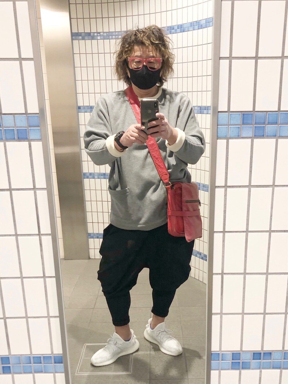 「カジュアルコーデ、今日のコーデ、秋のコーデ、おしゃれさんと繋がりたい」｜「masterkeyのBOMBER（スウェット、グレー系）」を使った、かべちゃんさん（メンズ・171cm）の秋コーディネートの1枚目の写真
