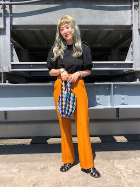 「LOWRYS FARM（ローリーズファーム）のＤＲＹカラーフレアパンツ　941232（その他パンツ）」を使った、あみこさん（レディース・156cm）の夏コーディネート