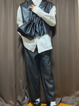 「レザーコーデ」｜「アイテム（その他）」を使った、ドゥンスさん（メンズ・183cm）の冬コーディネート