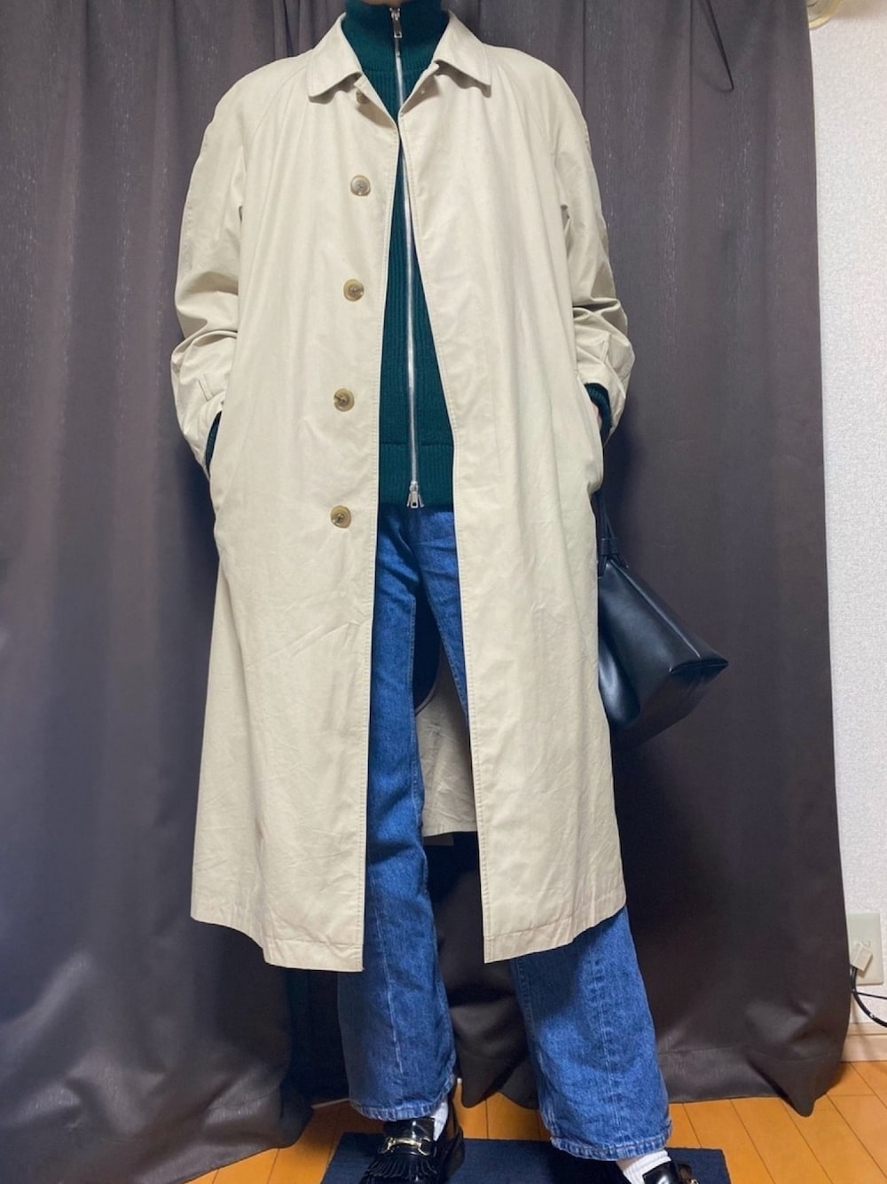 イヴサンローラン　ステンカラーコート　スプリングコート Yves Saint Laurentのステンカラーコートを使った人気ファッション