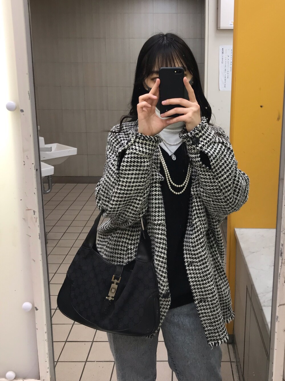 「パールネックレス、チェーンネックレス、セレカジ、デニムパンツ、ストリートMIX、冬コーデ、今日のコーデ、2021年」｜「ZARAのアイテム（ジャケット/アウター、ブラック系）」を使った、ねいる【17】さん（レディース・164cm）の冬コーディネートの1枚目の写真