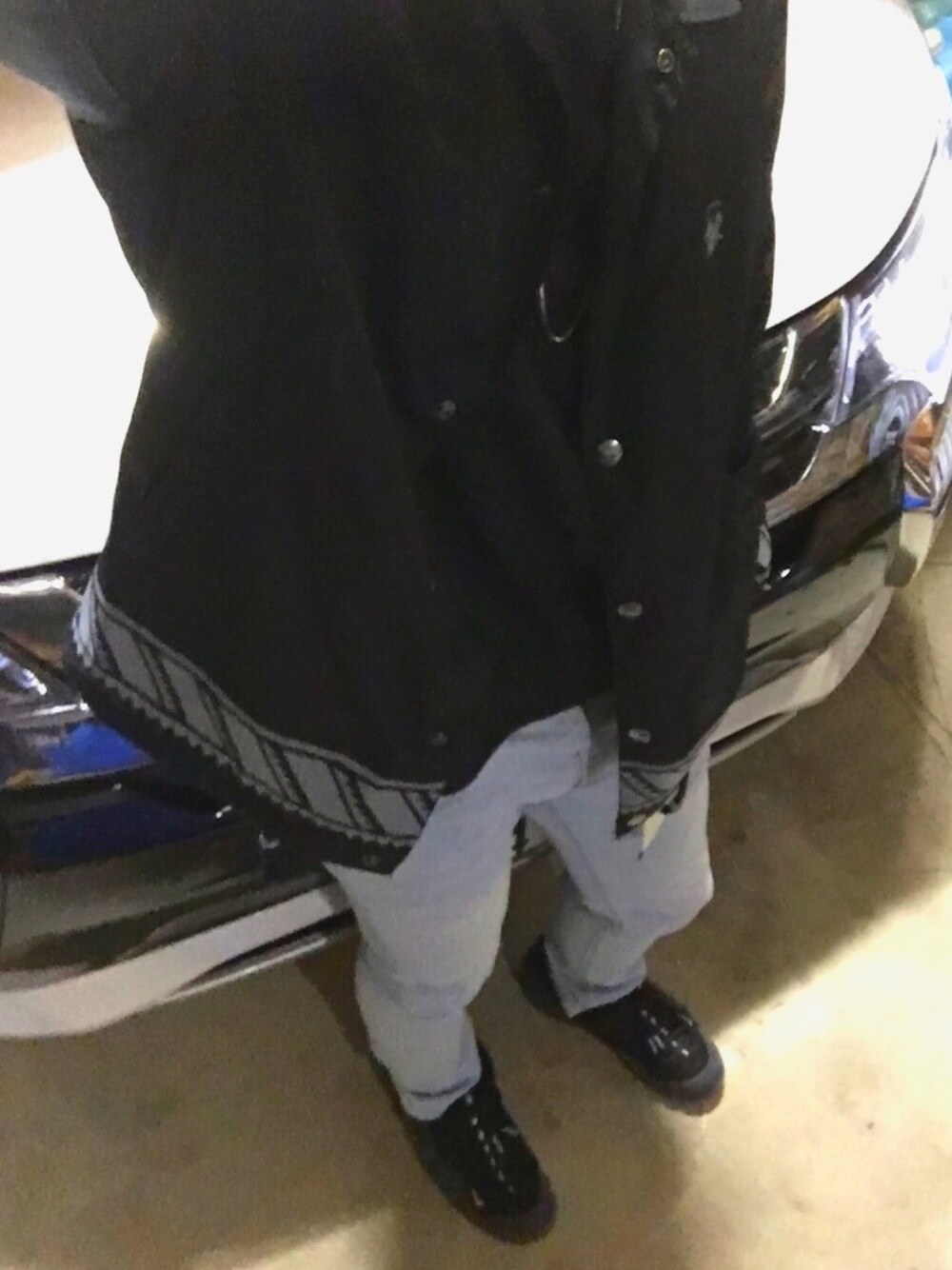 「ナイキ、ストリート系、ポジット、guess、冬、春、シンプル、キャップ、おしゃれさんと繋がりたい、スニーカー」｜「URBAN RESEARCH Sonny LabelのMAGIC NUMBER×Sonny Label　コーチジャケット（ナイロンジャケット、ブラック系）」を使った、Kさん（メンズ・169cm）の冬コーディネートの1枚目の写真