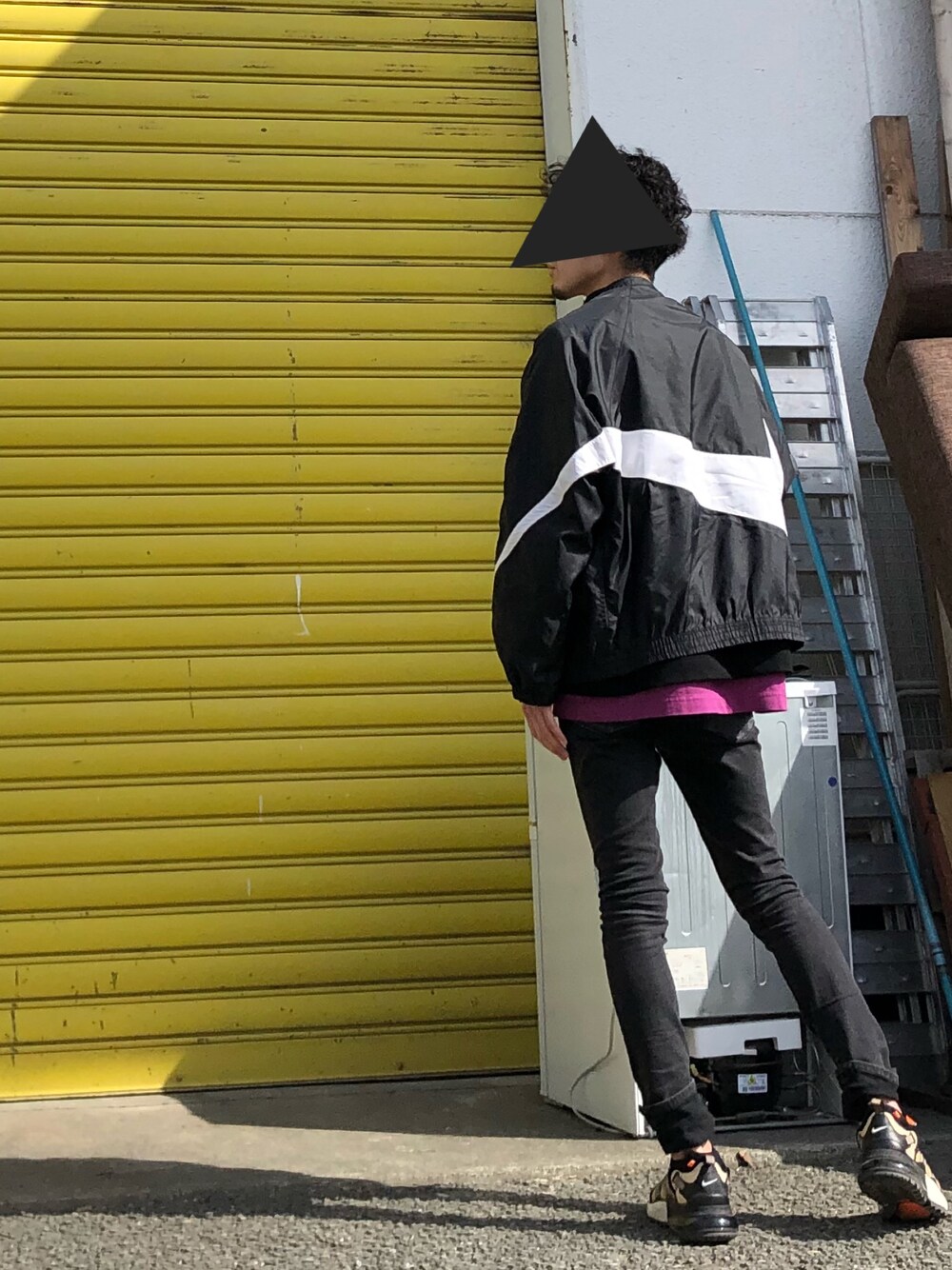 「おしゃれさんと繋がりたい、NIKE、ADANS、STUDIOUS、スキニーデニム、ブラック、UNIQLO、ストリート、古着、古着MIX」｜「NIKEのアイテム（ブルゾン、ブラック系）」を使った、N△G△NEGIさん（メンズ・178cm）の冬コーディネートの1枚目の写真