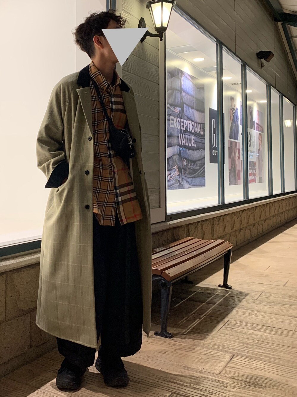 「秋コーデ、シンプル、チェック、カジュアルコーデ、大人カジュアル、スニーカー、ワイドパンツ、おしゃれさんと繋がりたい、ootd、ベージュ」｜「SUNSEAのアイテム（チェスターコート、ベージュ系）」を使った、N△G△NEGIさん（メンズ・178cm）の秋コーディネートの1枚目の写真