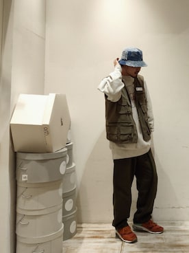「OVERRIDE」｜「アイテム（スウェット）」を使った、ぐっさんさん（メンズ・169cm）の冬コーディネート