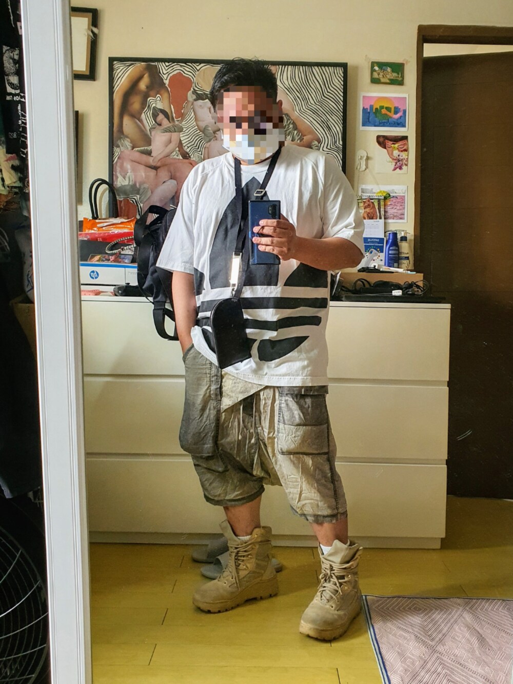 「Rick Owensのアイテム（パンツ、グレー系）」を使った、Tim Ngさん（メンズ・163cm）の秋コーディネートの1枚目の写真