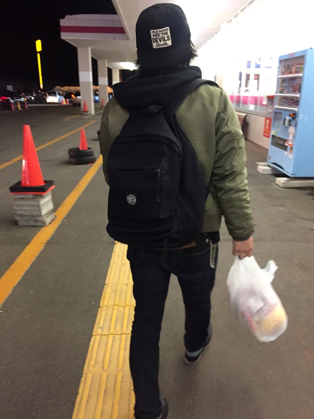 「COOTIE、RED WING、TENDERLOIN、NEIGHBORHOOD、MA-1、パーカー、スキニーデニム、ブーツ、バックパック」｜「COOTIE PRODUCTIONSのアイテム（ミリタリージャケット、グリーン系）」を使った、1985さん（メンズ・170cm）の冬コーディネートの1枚目の写真