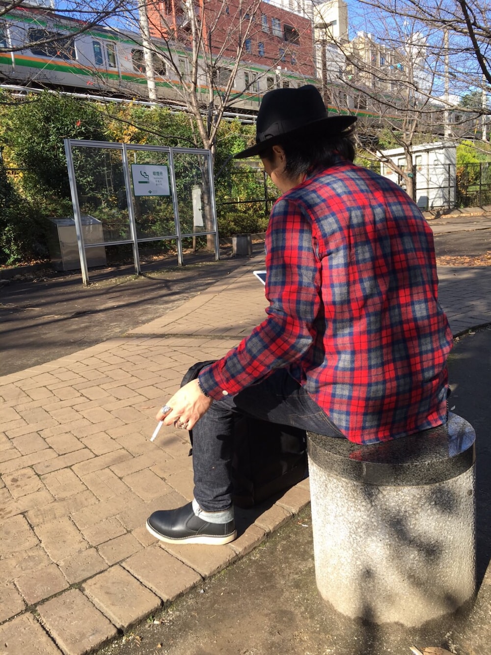「COOTIE、シャツスタイル、スキニーデニム、ハット、TENDERLOIN、LARRY SMITH、RED WING、ブーツ」｜「RED WINGの＜RED WING＞ ROMEO/ブーツ（ブーツ、ブラック系）」を使った、1985さん（メンズ・170cm）の春コーディネートの1枚目の写真