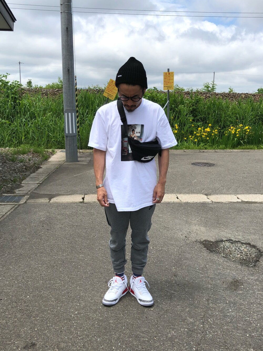 「supreme、シュプリーム、NIKE、スニーカー、休日スタイル」｜「Supreme のアイテム（ニットキャップ/ビーニー、ブラック系）」を使った、1985さん（メンズ・170cm）の夏コーディネートの1枚目の写真