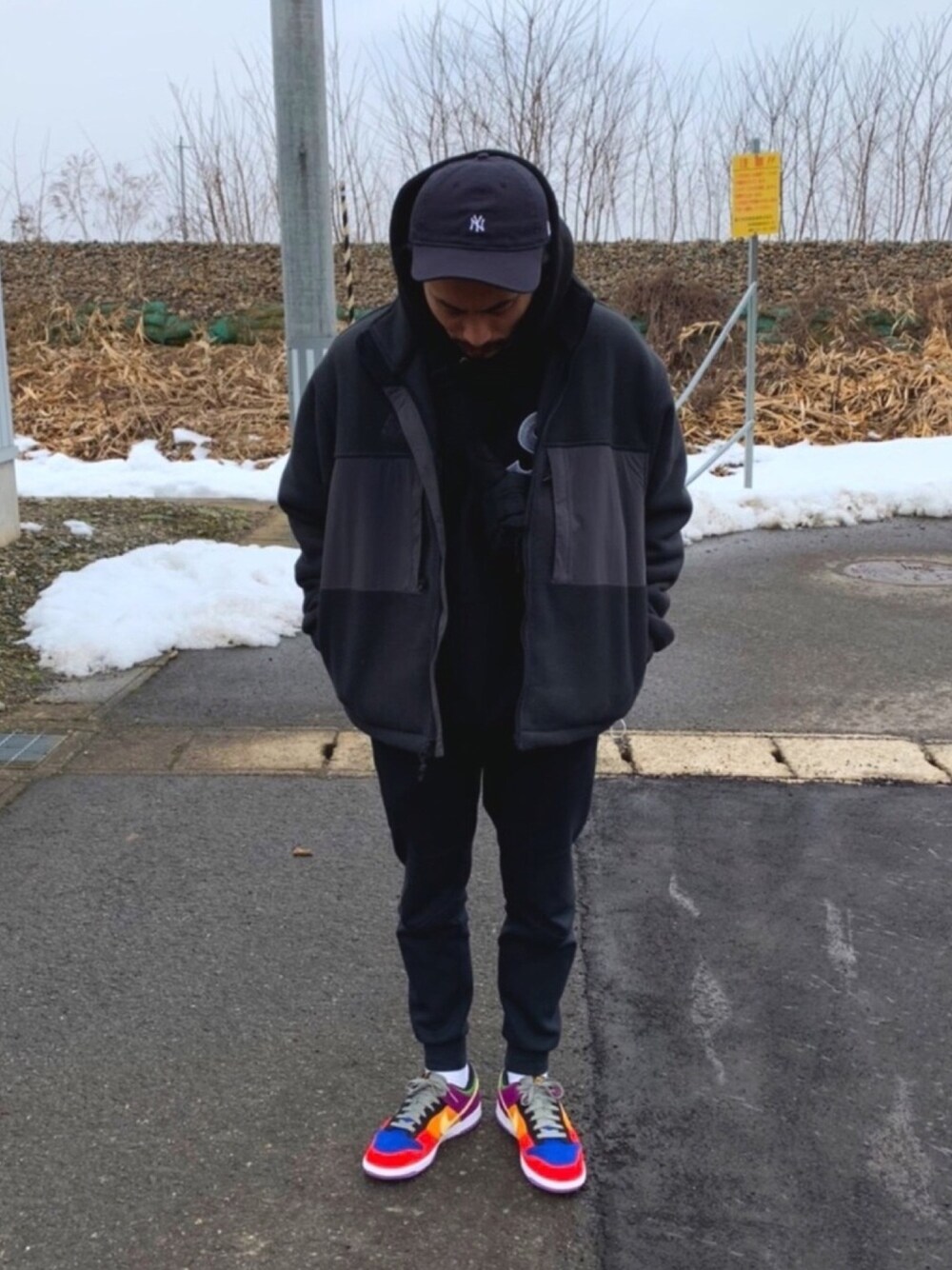 「NEW ERA、supreme、シュプリーム、NIKE、nike acg、フリース、スニーカー」｜「NEW ERAのニューエラ キャップ 9THIRTY TYPEWRITER MLB ニューヨークヤンキース NEW ERA（キャップ、ブルー系）」を使った、1985さん（メンズ・170cm）の冬コーディネートの1枚目の写真