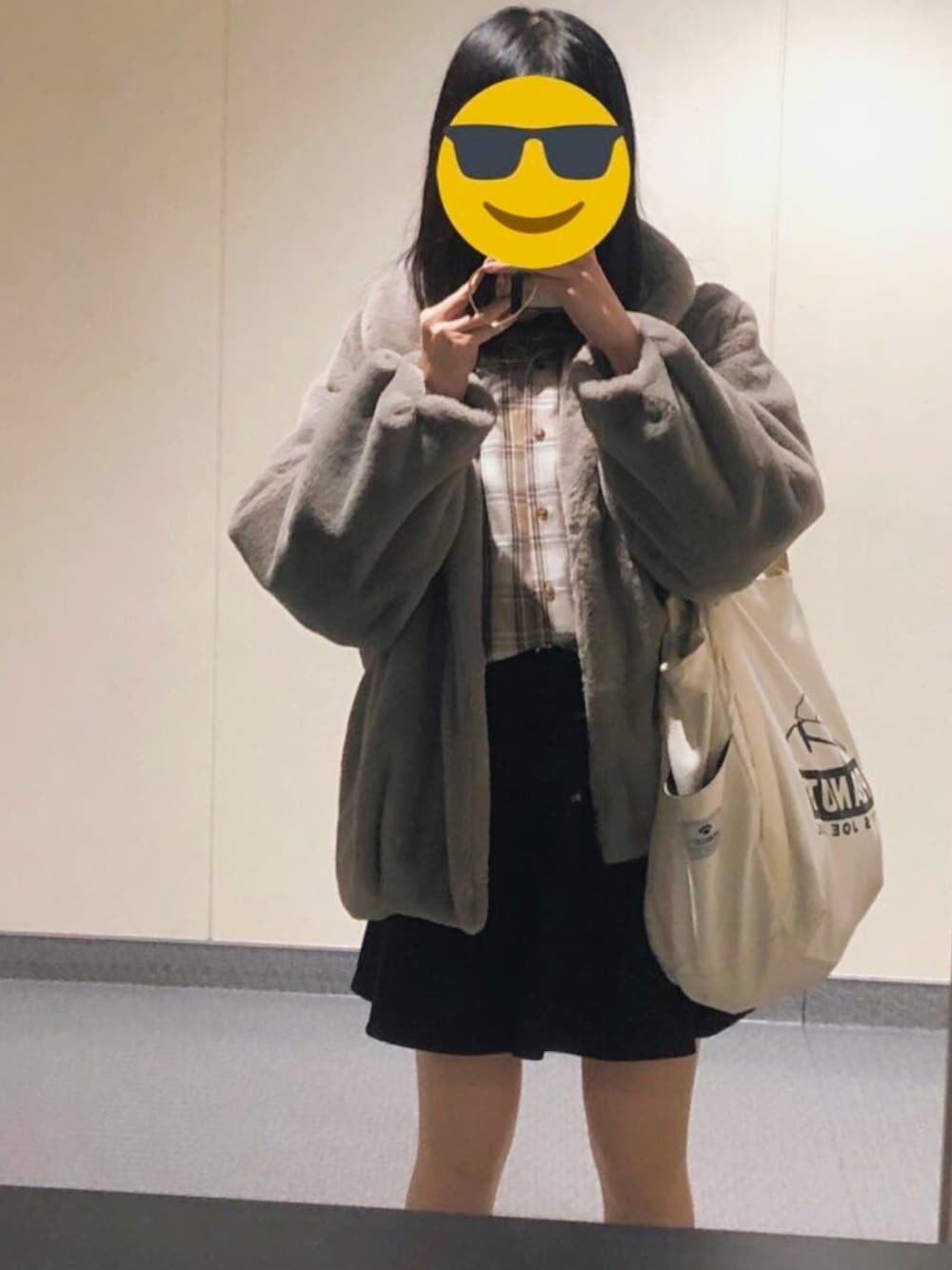「コート、冬コーデ、お洒落さんとつながりたい、黒パンツ、チェックシャツ、冬、one after another NICE CLAUP、apresjour、INGNI、チェック柄に恋してる」｜「apres jourのアソート袖ボリュームシャツ【ZOZOTOWN限定アイテム】（シャツ/ブラウス、その他）」を使った、miiさん（レディース・157cm）の秋コーディネートの1枚目の写真