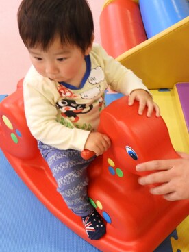 「BIT'Z（ビッツ）のアイテム（トップス）」を使った、Marina Kurogiさん（キッズ・80cm）の春コーディネート