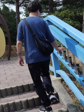 「アイテム（ボディバッグ/ウエストポーチ、ブルー系）」を使った、たくちょりんさん（メンズ・167cm）の夏コーディネート