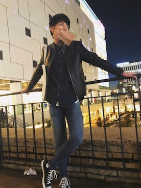 「LIDNM（リドム）のiSKOハイストレッチユーズドスキニー（デニムパンツ、ブルー系）」を使った、リョージさん（メンズ・183cm）の秋コーディネート