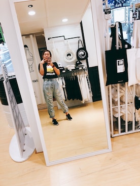 「MOUSSY（マウジー）のアイテム（デニムパンツ、ブルー系）」を使った、苯蛋Yさん（レディース・165cm）の秋コーディネート