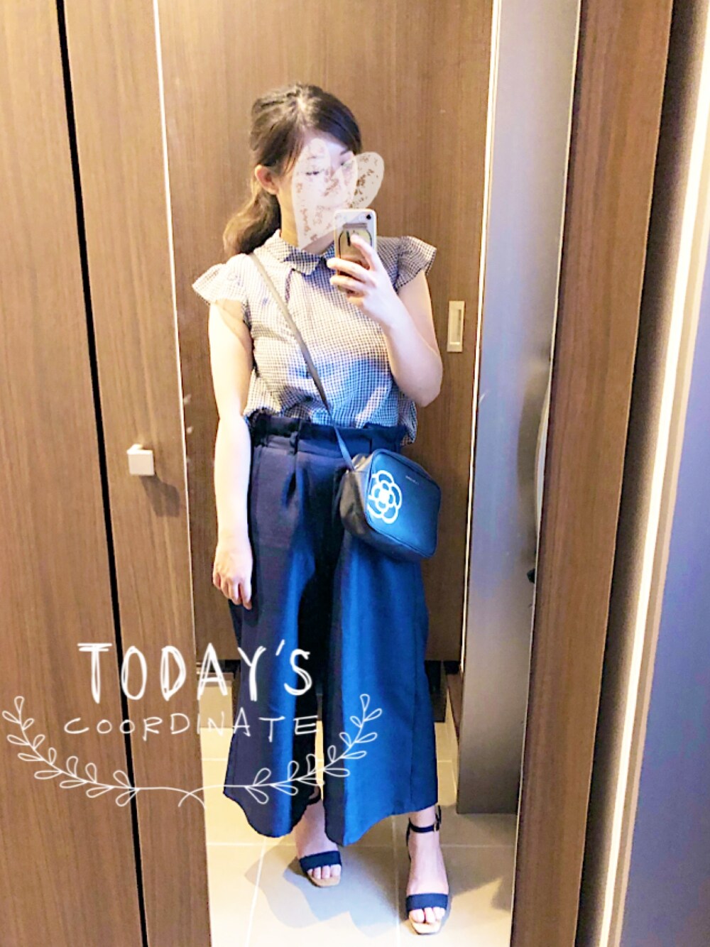 「エムズエキサイト、ガーリーコーデ、透けブラウス、ワイドパンツ」｜「ROPE' PICNICのバーストラップアンクルベルトサンダル（サンダル、ブルー系）」を使った、桜咲さん（レディース・157cm）の夏コーディネートの1枚目の写真