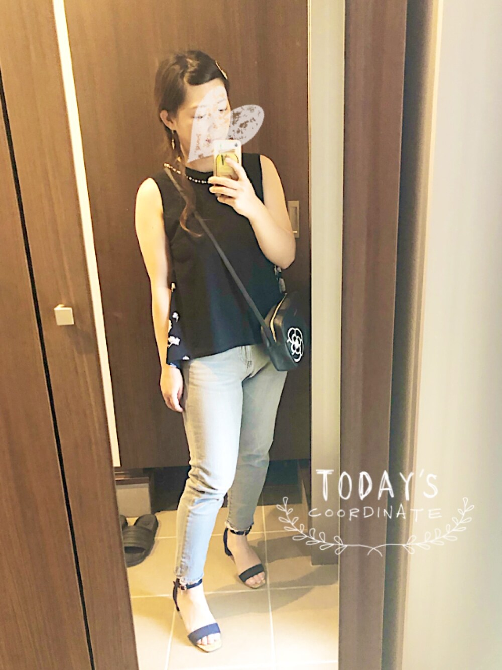 「オトナ女子、UNIQLO、ブラックデニム、ロぺピクニック(ROPE' PICNIC)、クレイサス、付録バッグ」｜「CLATHASのアイテム（ショルダーバッグ、ブラック系）」を使った、桜咲さん（レディース・157cm）の秋コーディネートの1枚目の写真