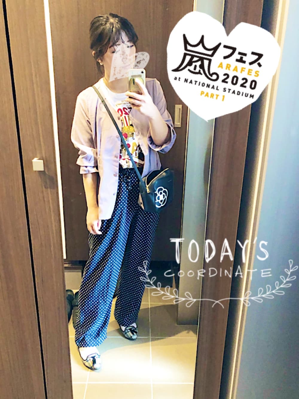 「アラフェス、ツアーTシャツ、ライブコーデ、ドット柄パンツ」｜「CLATHASのアイテム（ショルダーバッグ、ブラック系）」を使った、桜咲さん（レディース・157cm）の秋コーディネートの1枚目の写真