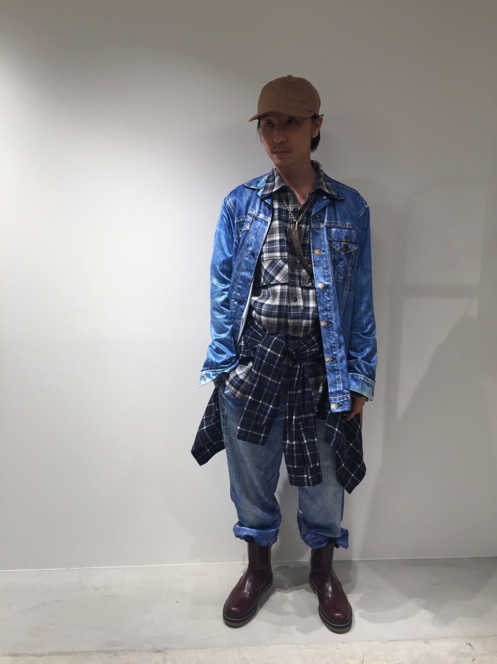 「talking about abstraction、KIJIMA TAKAYUKI、AMBUSH、JOHN LAWRENCE SULLIVAN、sacai、夏コーデ、カジュアル、大人カジュアル、休日スタイル、デニムパンツ」｜「KIJIMA TAKAYUKIの＜KIJIMA TAKAYUKI(キジマ タカユキ)＞ CAP（キャップ、ベージュ系）」を使った、fujisakiさん（メンズ・172cm）の夏コーディネートの1枚目の写真