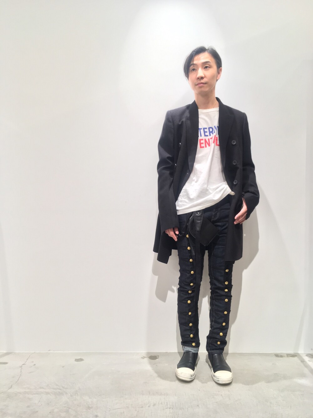 「RICK OWENS、TAKAHIROMIYASHITA The SoloIst. 、ジャケット、縛り」｜「Rick Owensのアイテム（テーラードジャケット、ブラック系）」を使った、fujisakiさん（メンズ・172cm）の秋コーディネートの1枚目の写真