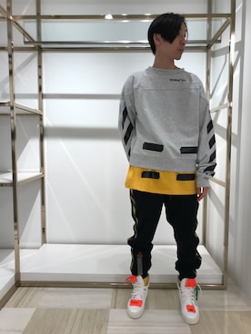 「off white（オフホワイト）のアイテム（パンツ）」を使った、fujisakiさん（メンズ・172cm）の冬コーディネート