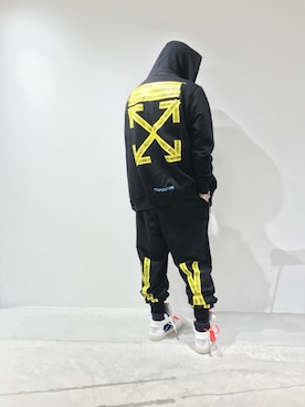 「off white（オフホワイト）のアイテム（パンツ）」を使った、fujisakiさん（メンズ・172cm）の春コーディネート