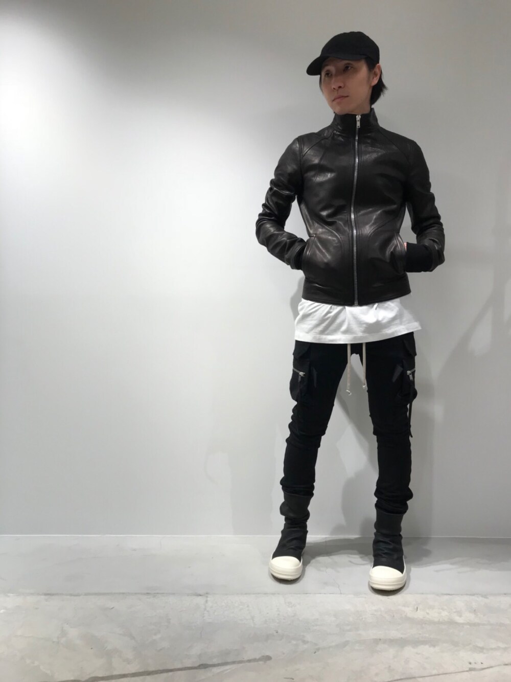 「RICK OWENS、2018ss、dirt」｜「KIJIMA TAKAYUKIの【KIJIMA TAKAYUKI】6パネルキャップ（キャップ、ブラック系）」を使った、fujisakiさん（メンズ・172cm）の春コーディネートの1枚目の写真