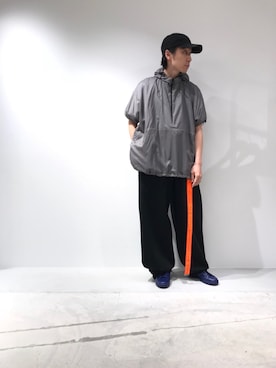 「off white（オフホワイト）のアイテム（パンツ）」を使った、fujisakiさん（メンズ・172cm）の春コーディネート