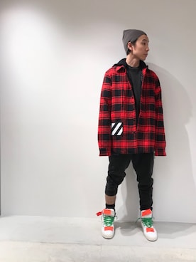 「off white（オフホワイト）のアイテム（パンツ）」を使った、fujisakiさん（メンズ・172cm）の春コーディネート
