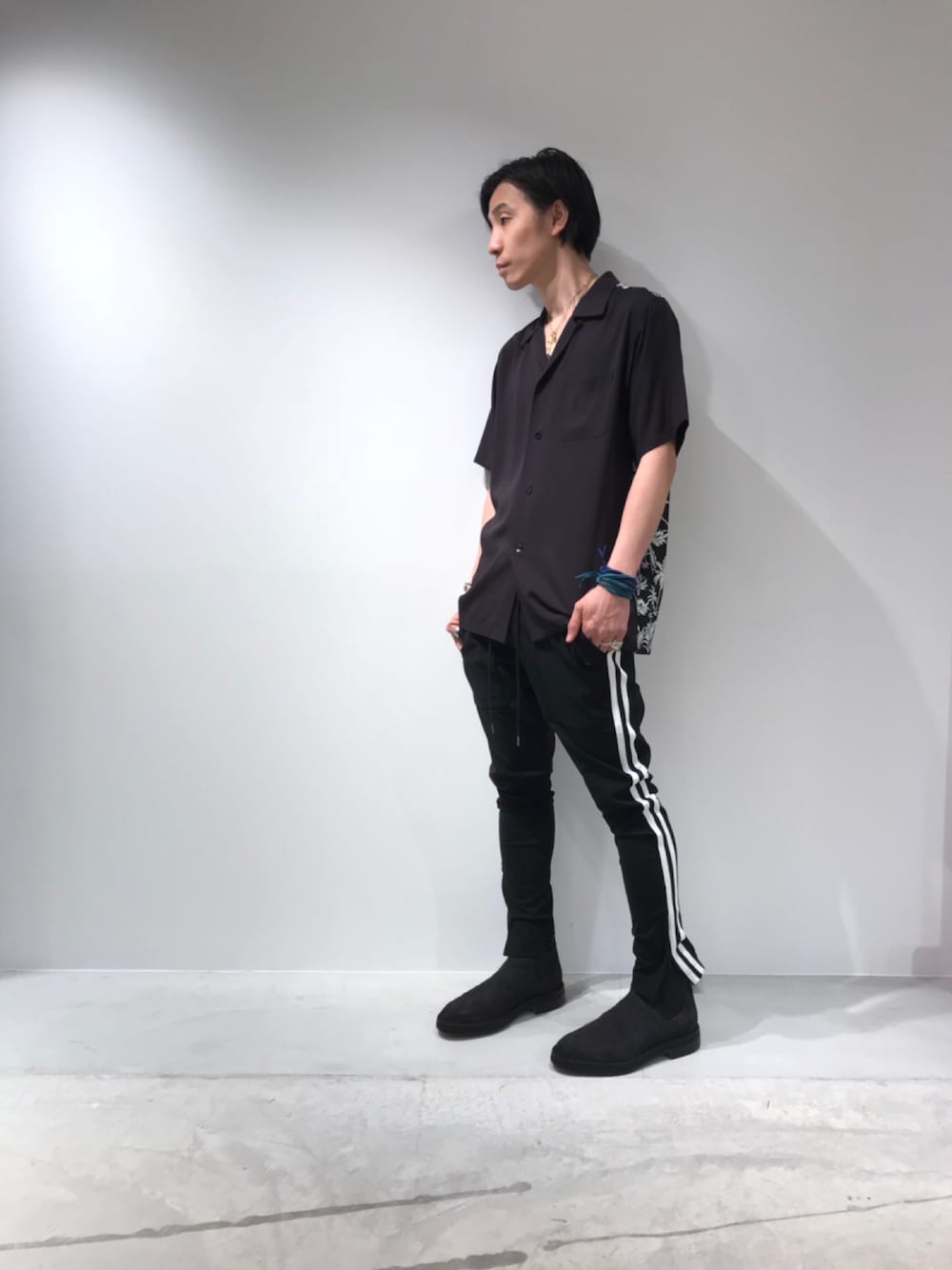 「yeezy、SEASON 6、DIET BUTCHER SLIM SKIN」｜「DIET BUTCHERのDIET BUTCHER SLIM SKIN オープンカラーシャツ（シャツ/ブラウス、ブラック系）」を使った、fujisakiさん（メンズ・172cm）の夏コーディネートの1枚目の写真