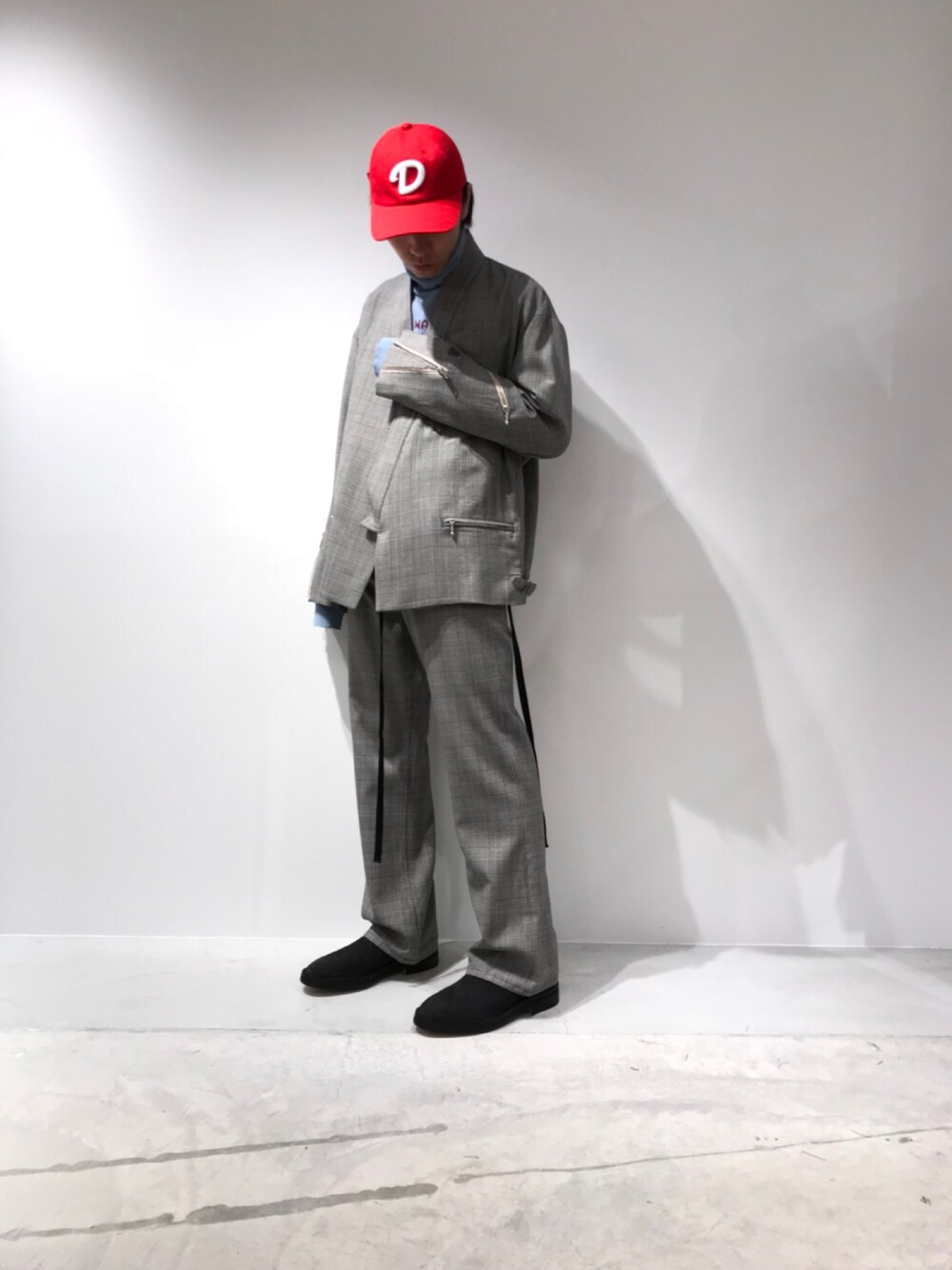 「CHRISTIAN DADA、2018ＡＷ」｜「CHRISTIAN DADAのCHRISTIAN DADA “Glen Plaid”トラウザーベルボトム（その他パンツ、グレー系）」を使った、fujisakiさん（メンズ・172cm）の夏コーディネートの1枚目の写真